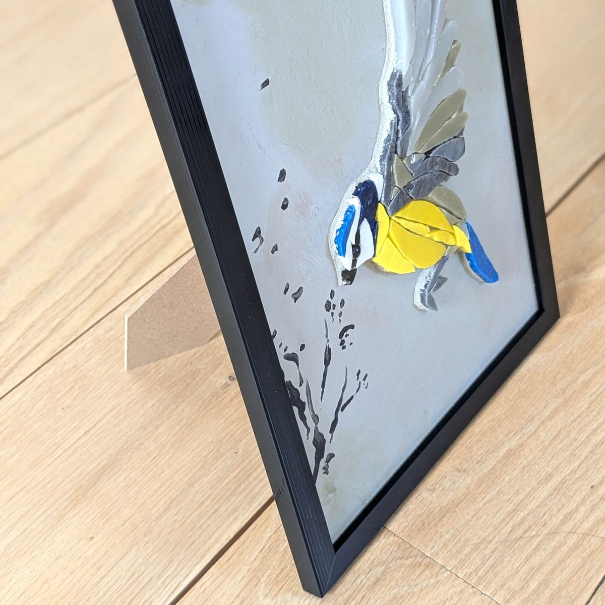 Zoziau, Mésange bleue en vol.